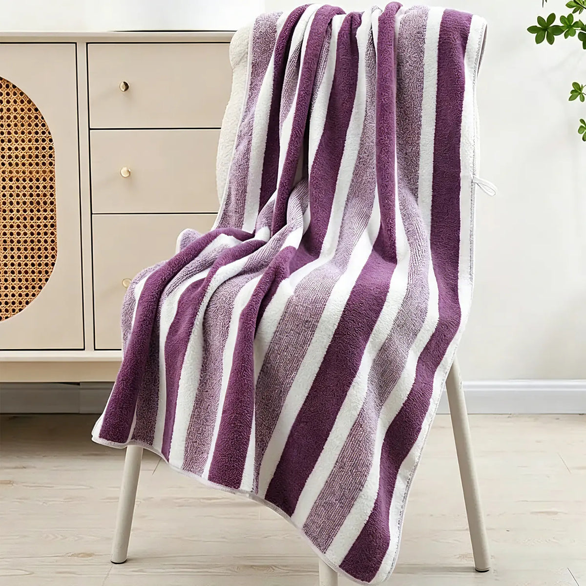 Striped Coral Fleece Bath Towel, Oversized 27.5*66.9 inches Ultra Soft Thickened Towels, Highly Absorbent Quick Dry Non-Shed with Hanging Loop, Premium Luxury Towels for Home Hotel Spa Bathroom Beach Premium