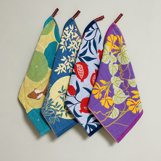 Two Pure Cotton Household Towels with A Floral Pattern, 14.37 X 15.75 Inches, Soft And Absorbent, Suitable for Washing Face And Daily Cleaning. Ideal for Homes, Hotels, Spas, Hair Salons, And Bathrooms.
