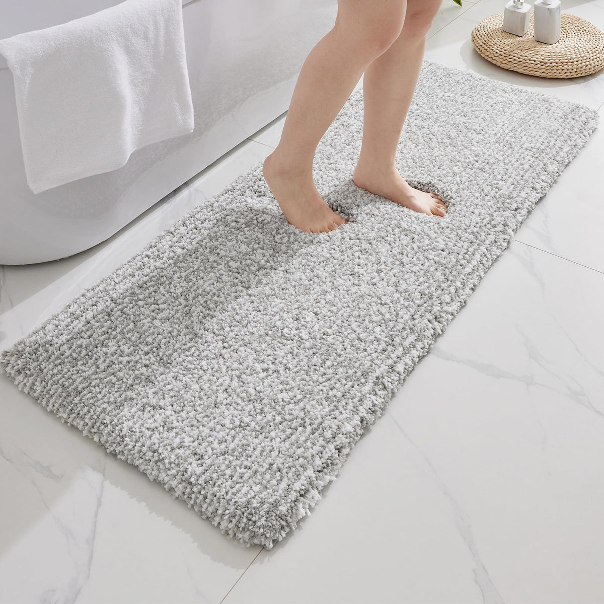Disolla White Bathroom Rugs 17x24, Microfiber Non-Slip Plush Small Bath Mat