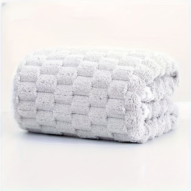 A Waffle Weave Bath Towel Made of Ultra-Absorbent Microfiber, Quick-Drying Textured Towel, Soft Spa And Gym Towel, Durable for Everyday Use, Making It an Ideal Christmas Gift