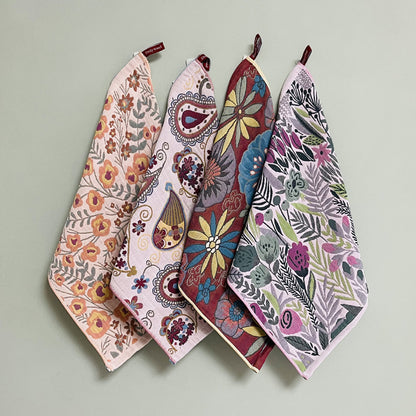 Two Pure Cotton Household Towels with A Floral Pattern, 14.37 X 15.75 Inches, Soft And Absorbent, Suitable for Washing Face And Daily Cleaning. Ideal for Homes, Hotels, Spas, Hair Salons, And Bathrooms.