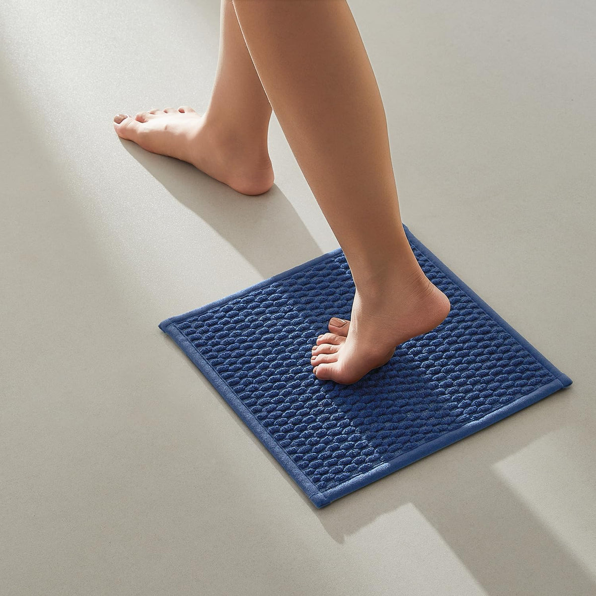 TYUU Bathroom Rugs Non Slip Washable, Super Absorbent Thin Bath Mat Small Quick Dry Low Pile Bathroom Rug, White 16"x24" / 1'4" x 2'