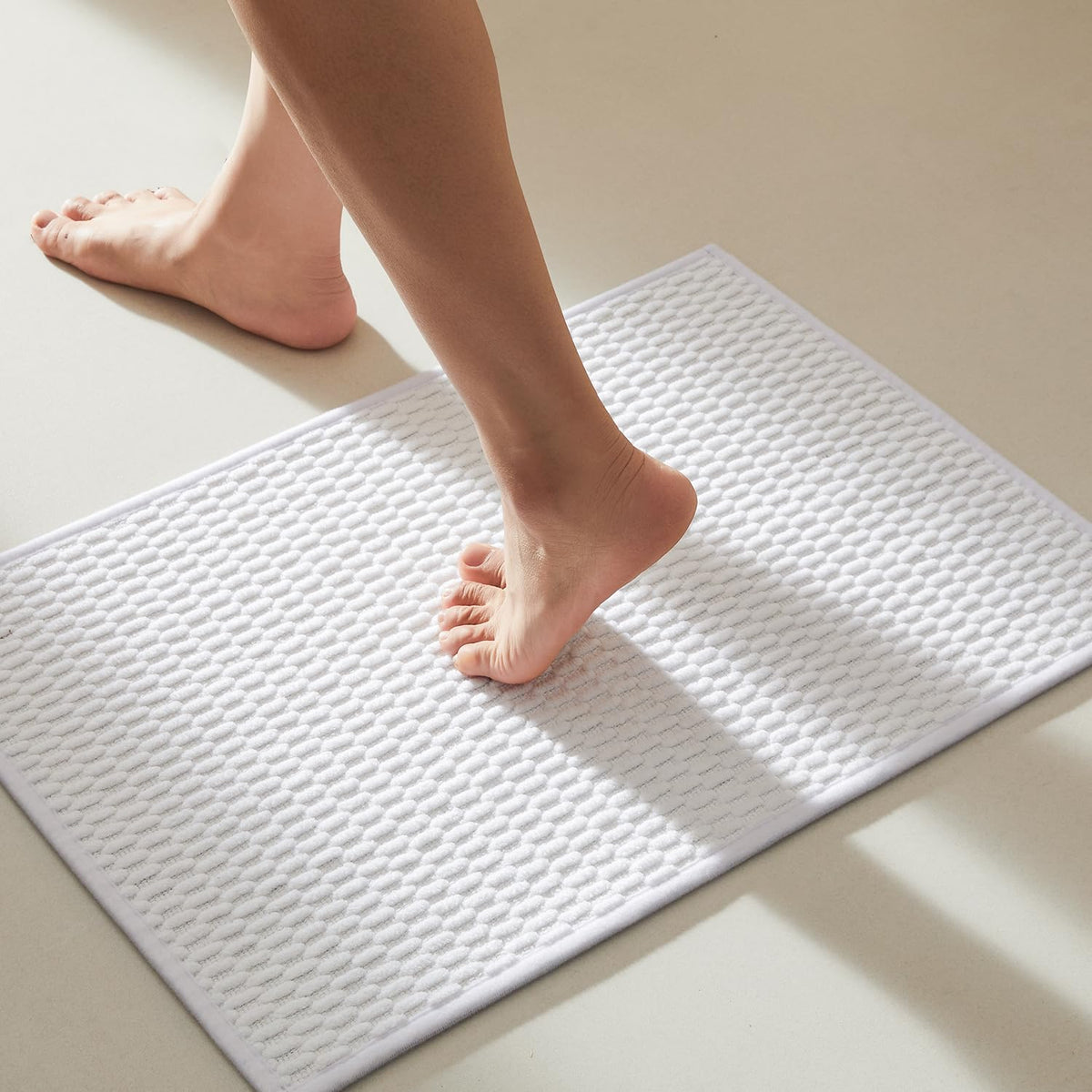 TYUU Bathroom Rugs Non Slip Washable, Super Absorbent Thin Bath Mat Small Quick Dry Low Pile Bathroom Rug, White 16"x24" / 1'4" x 2'