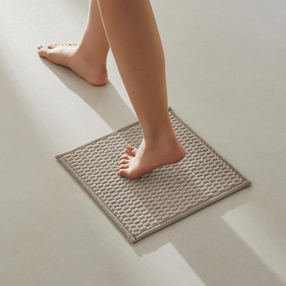 TYUU Bathroom Rugs Non Slip Washable, Super Absorbent Thin Bath Mat Small Quick Dry Low Pile Bathroom Rug, White 16"x24" / 1'4" x 2'