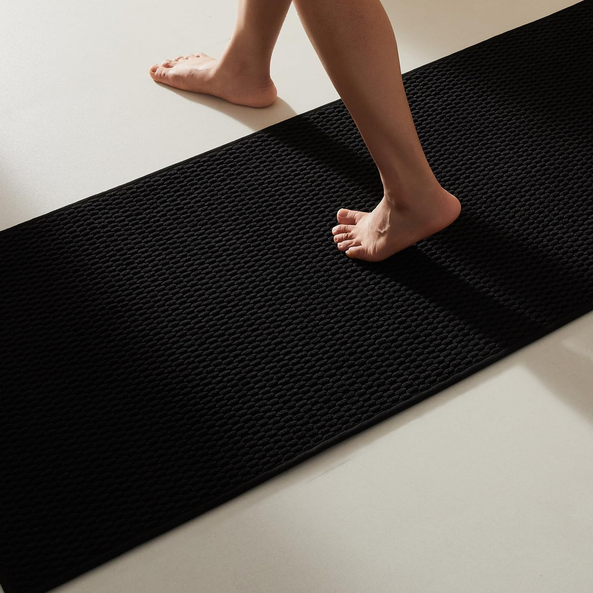 TYUU Bathroom Rugs Non Slip Washable, Super Absorbent Thin Bath Mat Small Quick Dry Low Pile Bathroom Rug, White 16"x24" / 1'4" x 2'