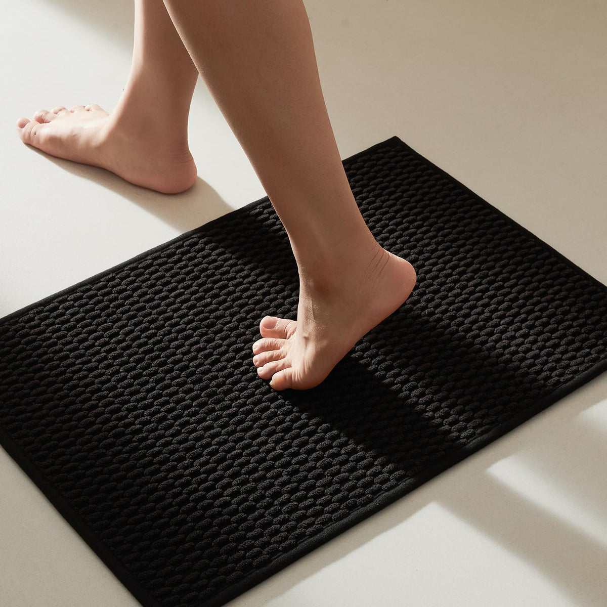 TYUU Bathroom Rugs Non Slip Washable, Super Absorbent Thin Bath Mat Small Quick Dry Low Pile Bathroom Rug, White 16"x24" / 1'4" x 2'