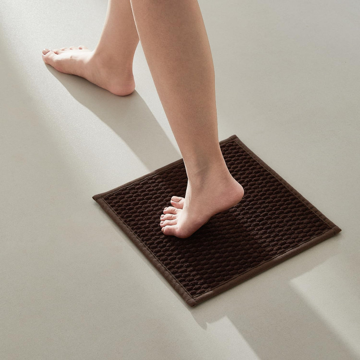 TYUU Bathroom Rugs Non Slip Washable, Super Absorbent Thin Bath Mat Small Quick Dry Low Pile Bathroom Rug, White 16"x24" / 1'4" x 2'