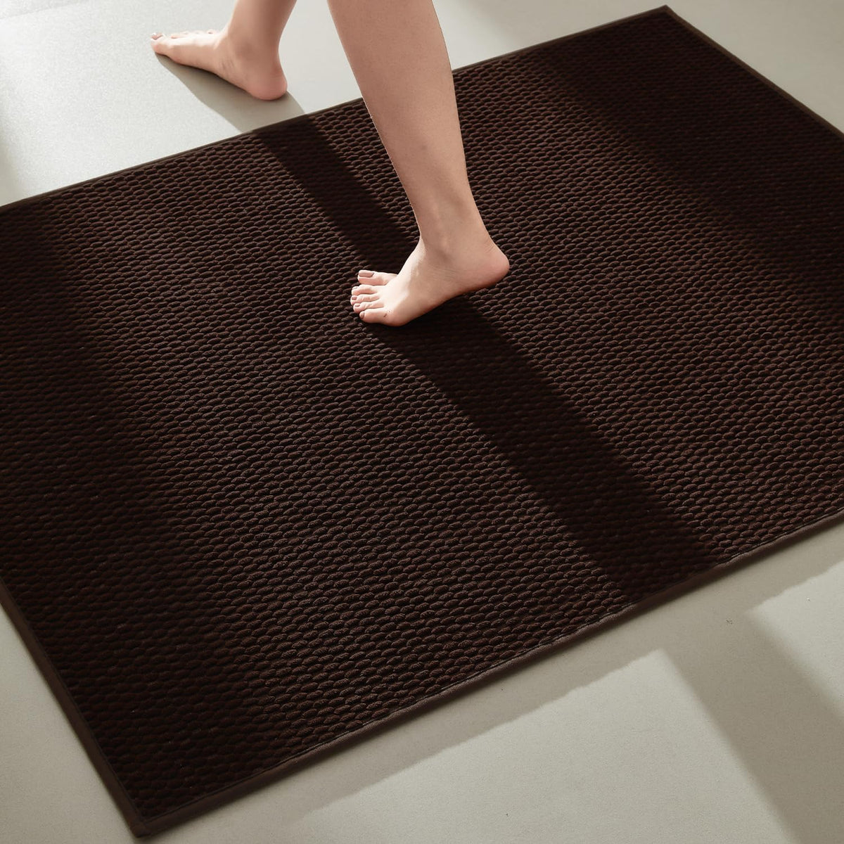 TYUU Bathroom Rugs Non Slip Washable, Super Absorbent Thin Bath Mat Small Quick Dry Low Pile Bathroom Rug, White 16"x24" / 1'4" x 2'
