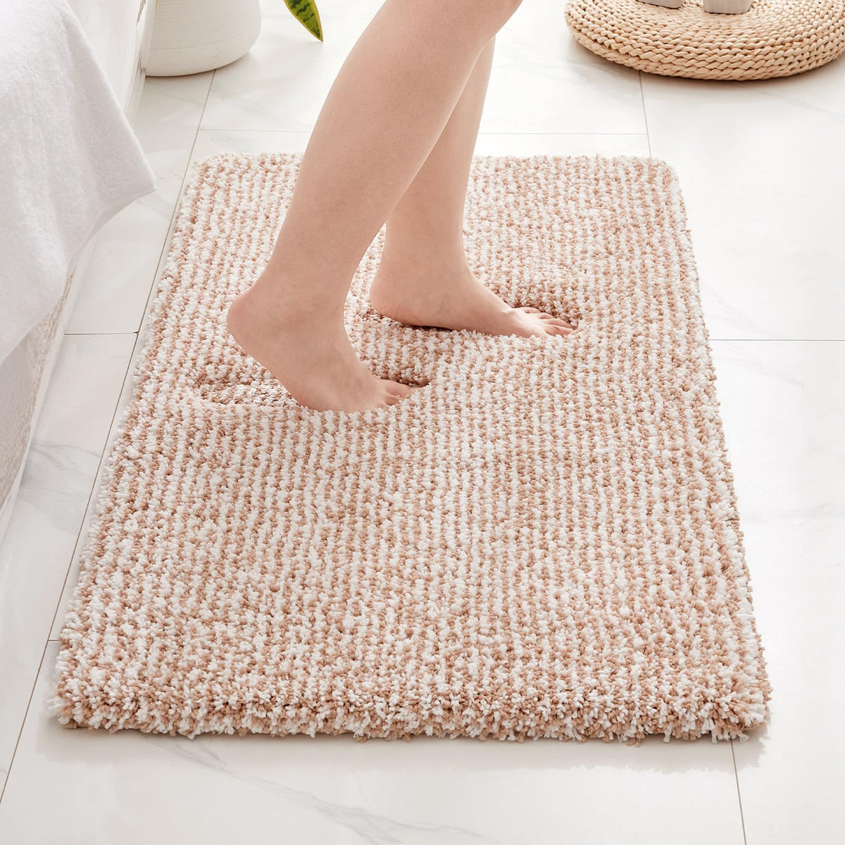 Disolla White Bathroom Rugs 17x24, Microfiber Non-Slip Plush Small Bath Mat