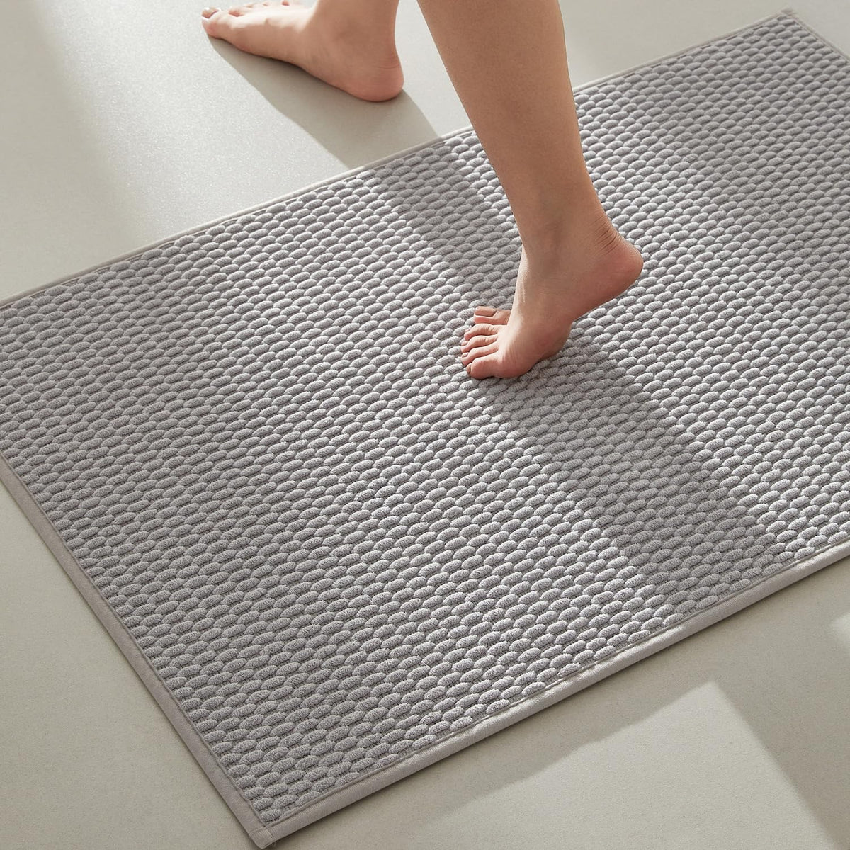 TYUU Bathroom Rugs Non Slip Washable, Super Absorbent Thin Bath Mat Small Quick Dry Low Pile Bathroom Rug, White 16"x24" / 1'4" x 2'