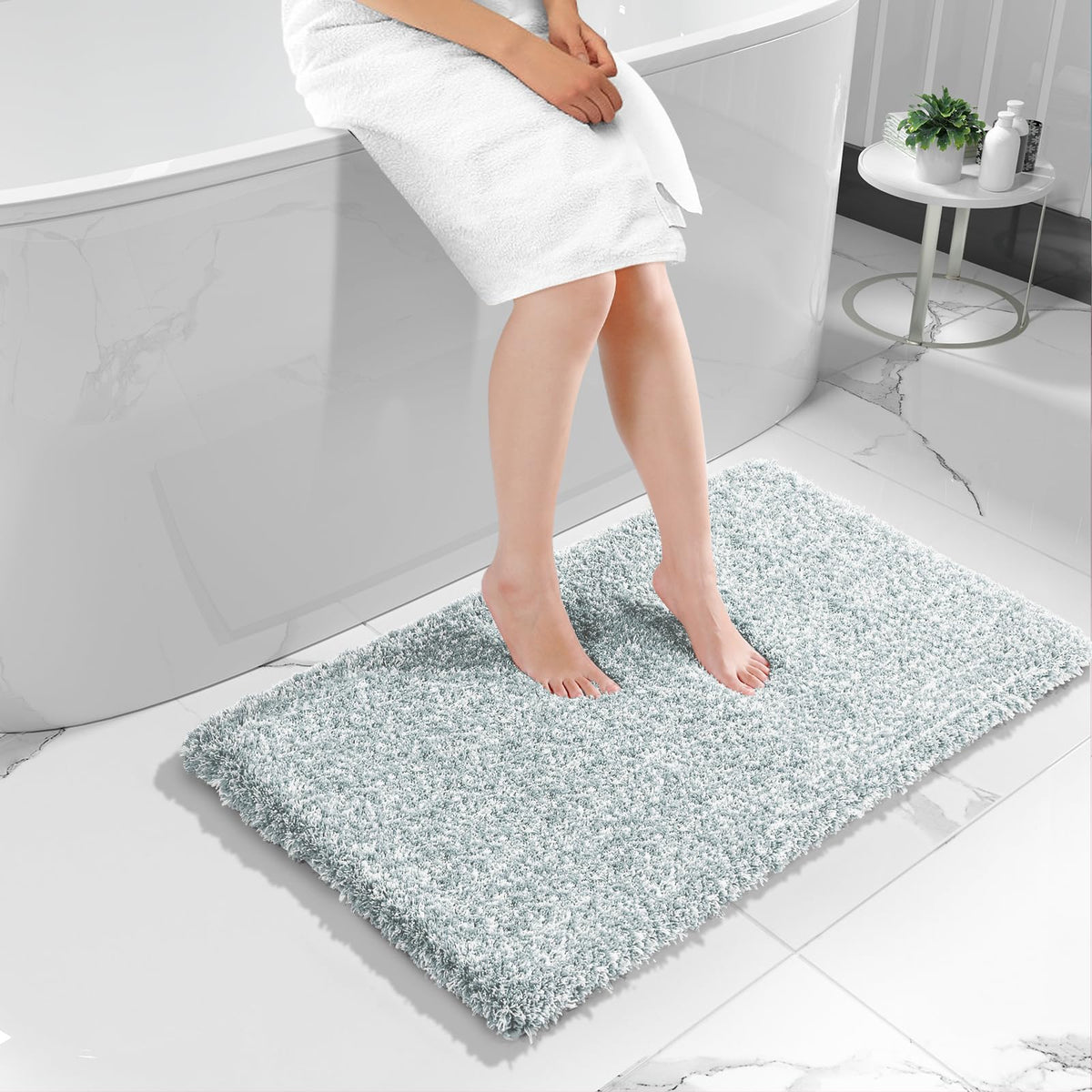 Yimobra Bathroom Rugs Non Slip Washable, Ultra Soft and Water Absorbent Bath Mats, Fluffy Shower Mat Outside, Plush Matts for Bathroom Floor/Sink, 24X17, Home Decor Accessories, Light Gray and White