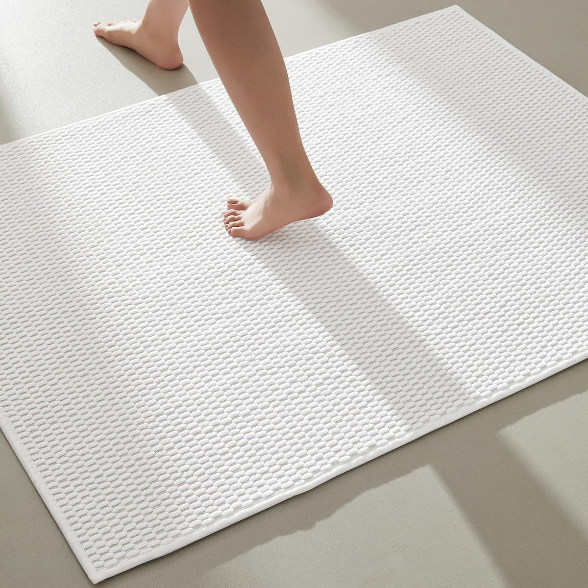 TYUU Bathroom Rugs Non Slip Washable, Super Absorbent Thin Bath Mat Small Quick Dry Low Pile Bathroom Rug, White 16"x24" / 1'4" x 2'