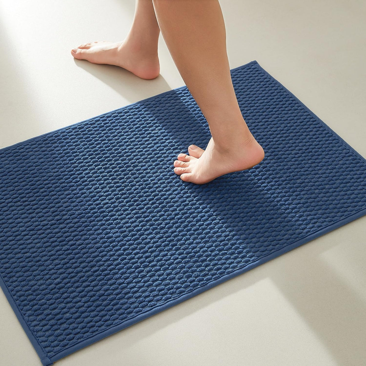 TYUU Bathroom Rugs Non Slip Washable, Super Absorbent Thin Bath Mat Small Quick Dry Low Pile Bathroom Rug, White 16"x24" / 1'4" x 2'