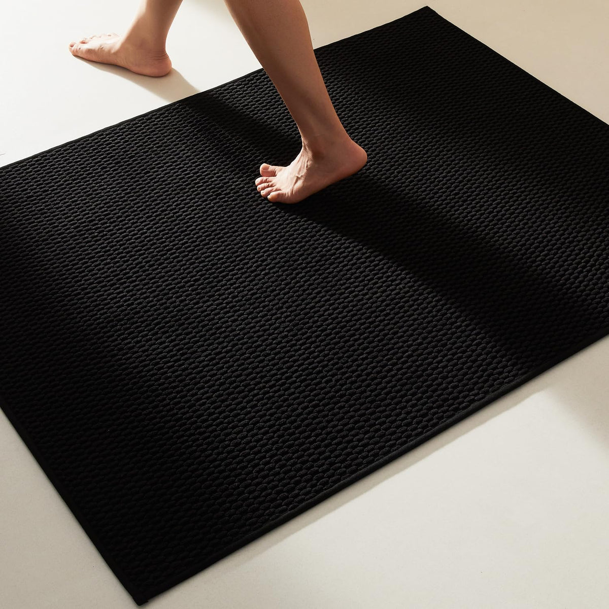 TYUU Bathroom Rugs Non Slip Washable, Super Absorbent Thin Bath Mat Small Quick Dry Low Pile Bathroom Rug, White 16"x24" / 1'4" x 2'