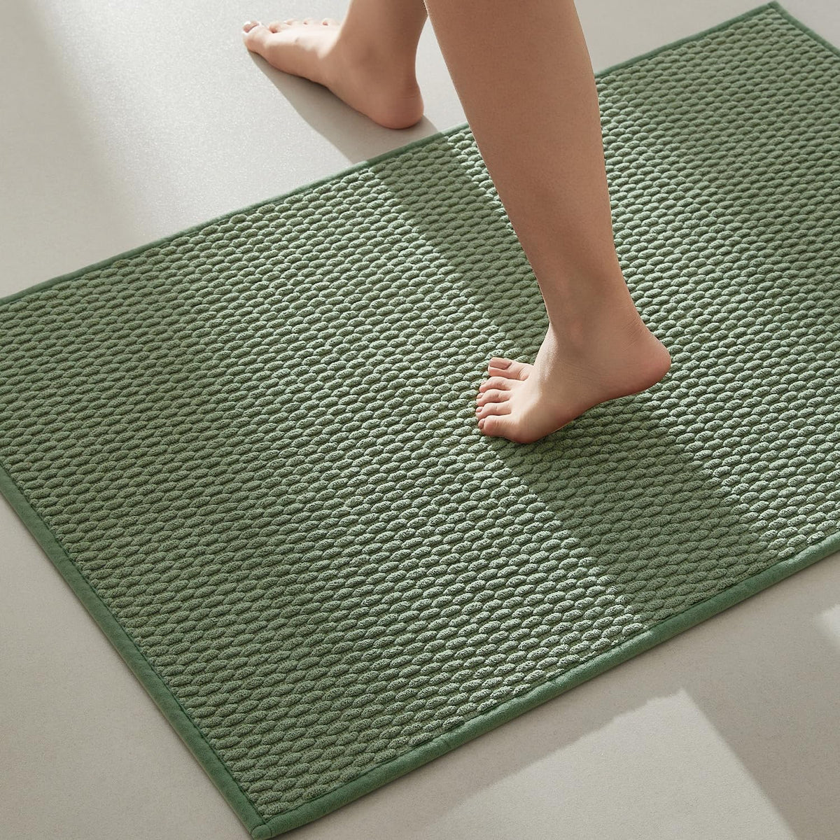 TYUU Bathroom Rugs Non Slip Washable, Super Absorbent Thin Bath Mat Small Quick Dry Low Pile Bathroom Rug, White 16"x24" / 1'4" x 2'