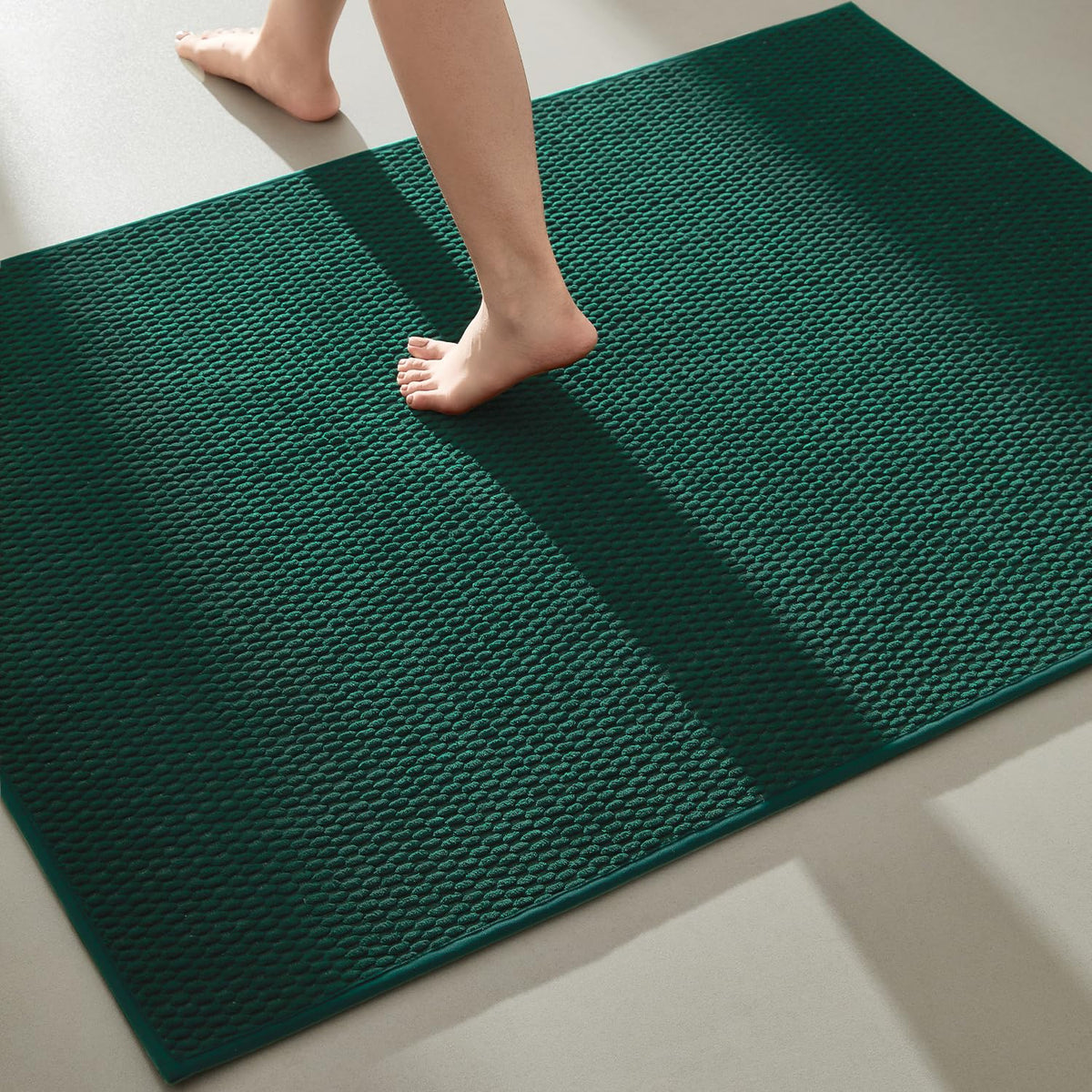 TYUU Bathroom Rugs Non Slip Washable, Super Absorbent Thin Bath Mat Small Quick Dry Low Pile Bathroom Rug, White 16"x24" / 1'4" x 2'