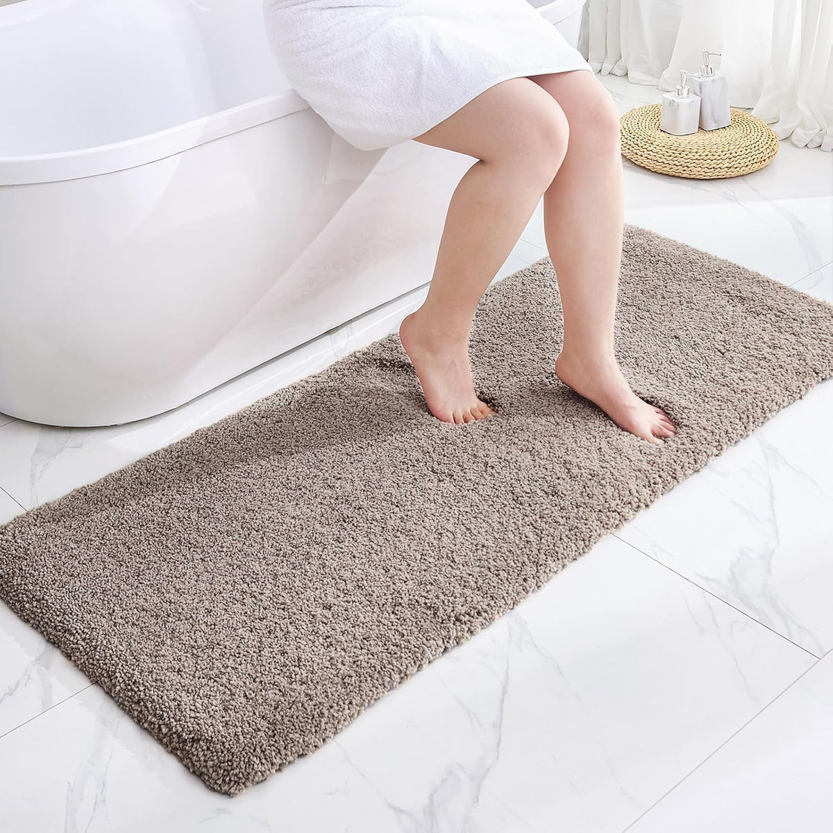 Disolla White Bathroom Rugs 17x24, Microfiber Non-Slip Plush Small Bath Mat