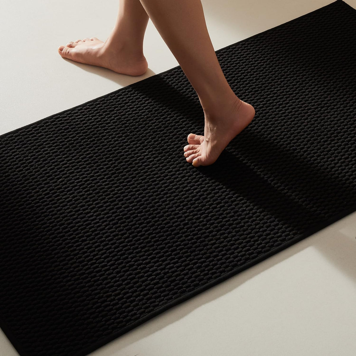 TYUU Bathroom Rugs Non Slip Washable, Super Absorbent Thin Bath Mat Small Quick Dry Low Pile Bathroom Rug, White 16"x24" / 1'4" x 2'