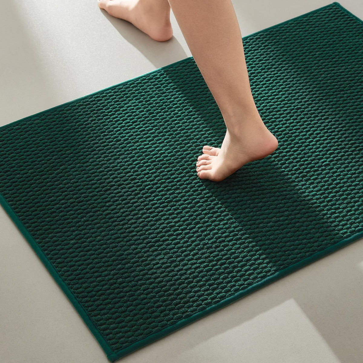 TYUU Bathroom Rugs Non Slip Washable, Super Absorbent Thin Bath Mat Small Quick Dry Low Pile Bathroom Rug, White 16"x24" / 1'4" x 2'