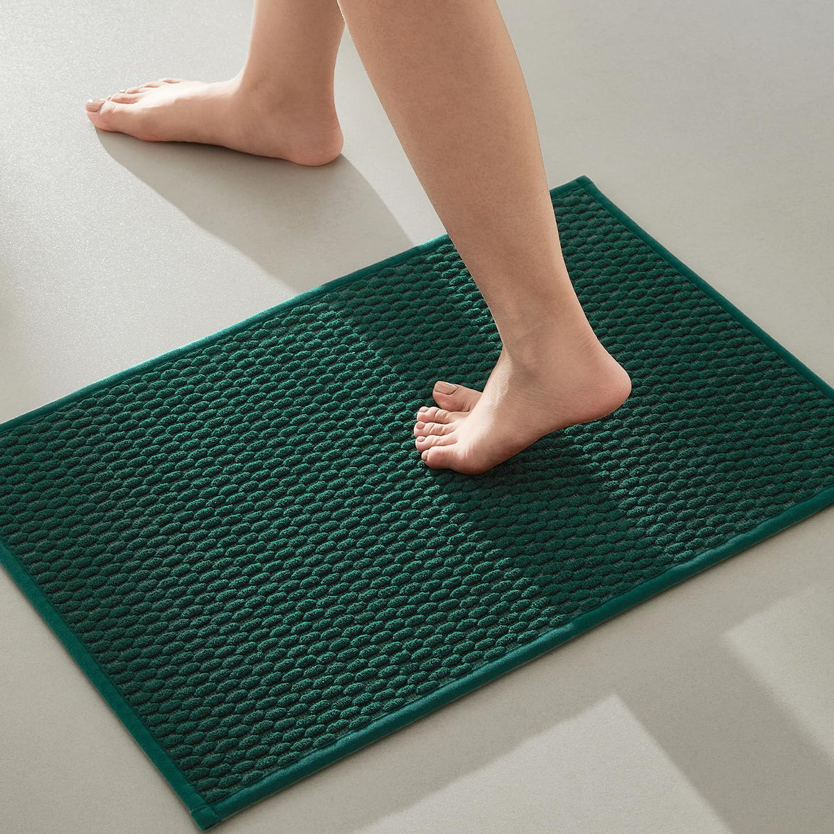TYUU Bathroom Rugs Non Slip Washable, Super Absorbent Thin Bath Mat Small Quick Dry Low Pile Bathroom Rug, White 16"x24" / 1'4" x 2'