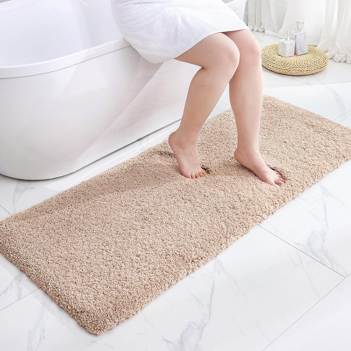 Disolla White Bathroom Rugs 17x24, Microfiber Non-Slip Plush Small Bath Mat