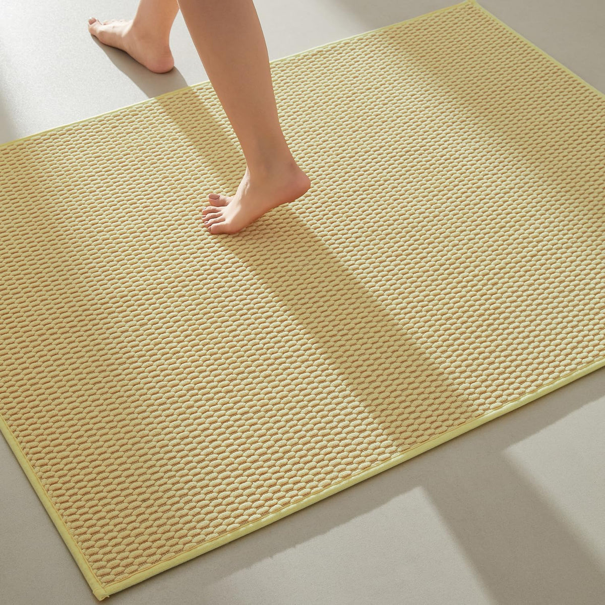 TYUU Bathroom Rugs Non Slip Washable, Super Absorbent Thin Bath Mat Small Quick Dry Low Pile Bathroom Rug, White 16"x24" / 1'4" x 2'