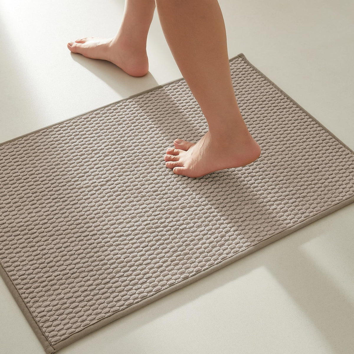 TYUU Bathroom Rugs Non Slip Washable, Super Absorbent Thin Bath Mat Small Quick Dry Low Pile Bathroom Rug, White 16"x24" / 1'4" x 2'