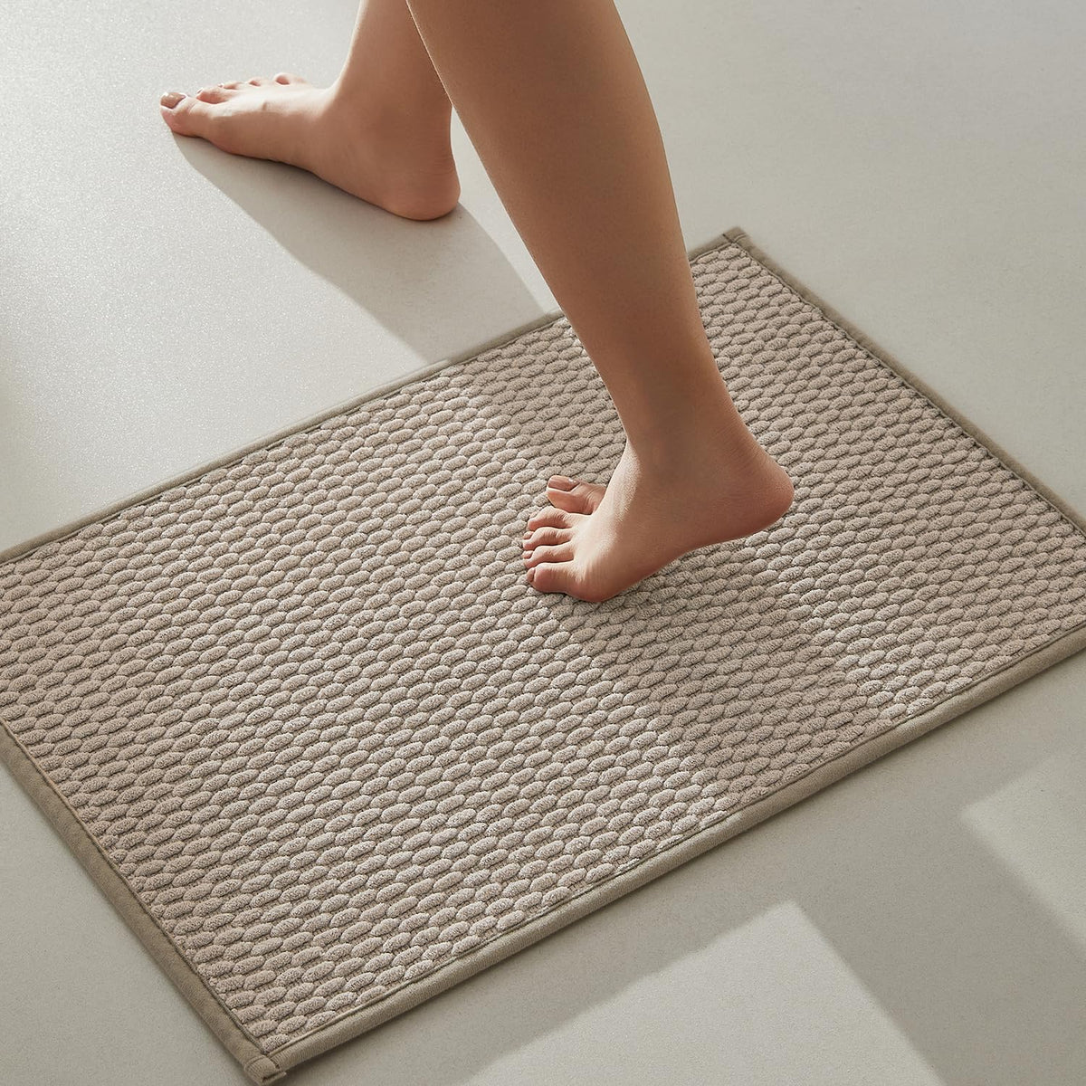 TYUU Bathroom Rugs Non Slip Washable, Super Absorbent Thin Bath Mat Small Quick Dry Low Pile Bathroom Rug, White 16"x24" / 1'4" x 2'