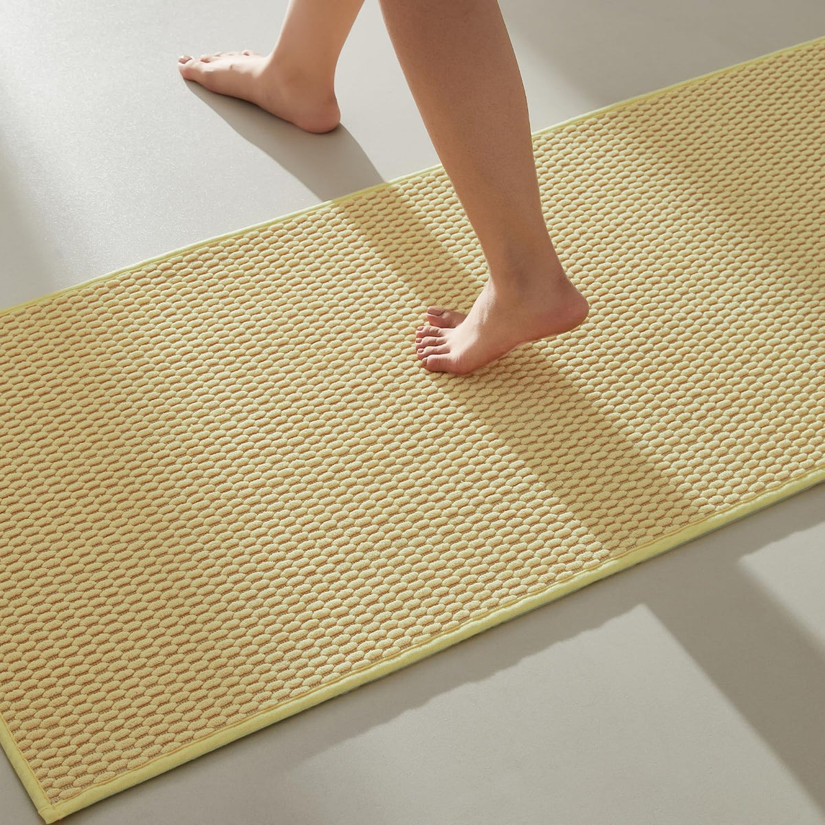 TYUU Bathroom Rugs Non Slip Washable, Super Absorbent Thin Bath Mat Small Quick Dry Low Pile Bathroom Rug, White 16"x24" / 1'4" x 2'