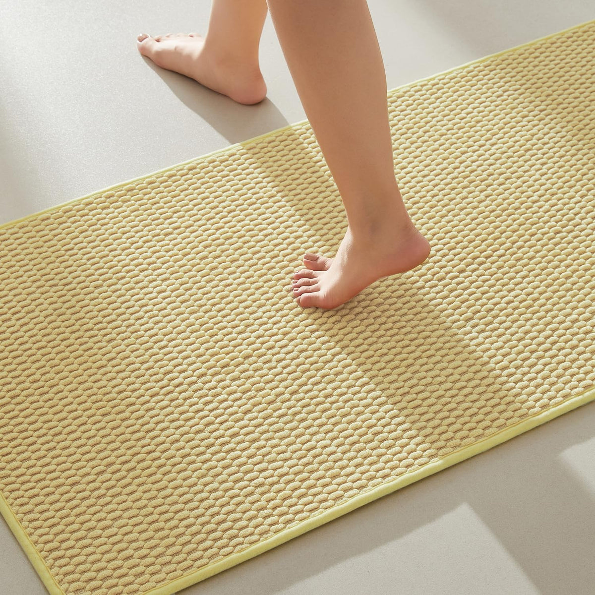 TYUU Bathroom Rugs Non Slip Washable, Super Absorbent Thin Bath Mat Small Quick Dry Low Pile Bathroom Rug, White 16"x24" / 1'4" x 2'