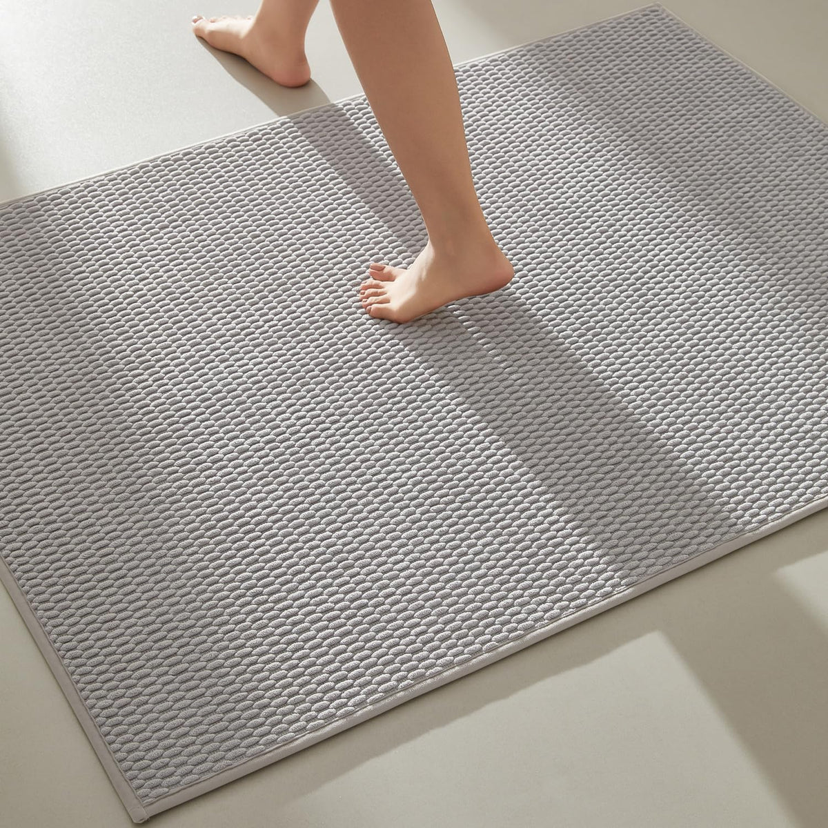 TYUU Bathroom Rugs Non Slip Washable, Super Absorbent Thin Bath Mat Small Quick Dry Low Pile Bathroom Rug, White 16"x24" / 1'4" x 2'