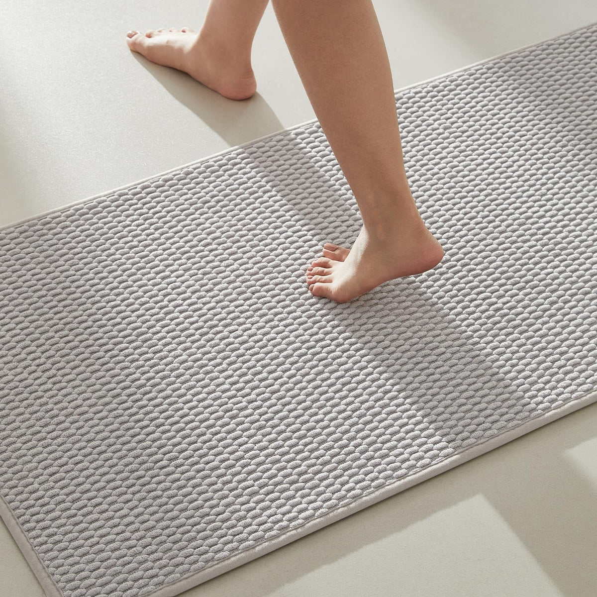 TYUU Bathroom Rugs Non Slip Washable, Super Absorbent Thin Bath Mat Small Quick Dry Low Pile Bathroom Rug, White 16"x24" / 1'4" x 2'
