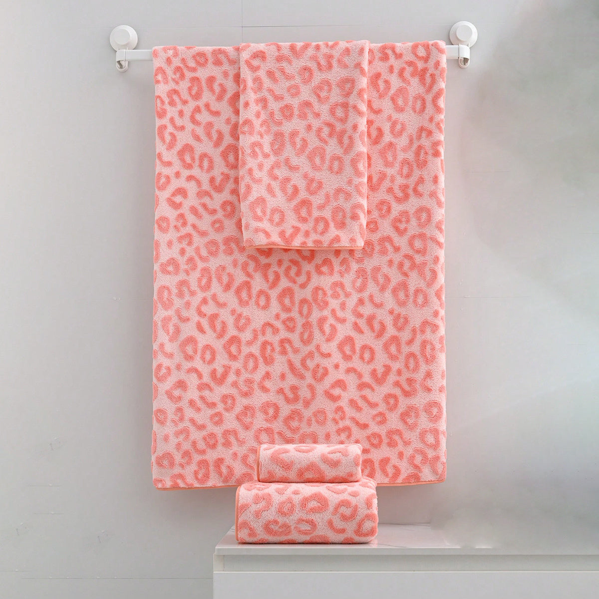 [Pink Leopard Towel Set] 2pcs Set, Pink Series, Modern Easy Fashion Coral Fleece Jacquard Craft, Towel And Bath Towel Set, Cute Leopard Print, Ultra-Soft, Quick-Dry, High-Quality, Durable Bathroom Accessory, Towel Size 34Cm X 75Cm