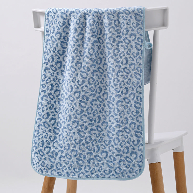 1 Luxury High-Quality Coral Spa Towel • Ultra-soft Microfiber • Quick-drying • Highly Absorbent • Fluffy and Lint-free • New Multi-color Leopard Print Design • Luxurious Bathroom Experience • Spa Essential • Suitable for Pool, Travel, and Gym