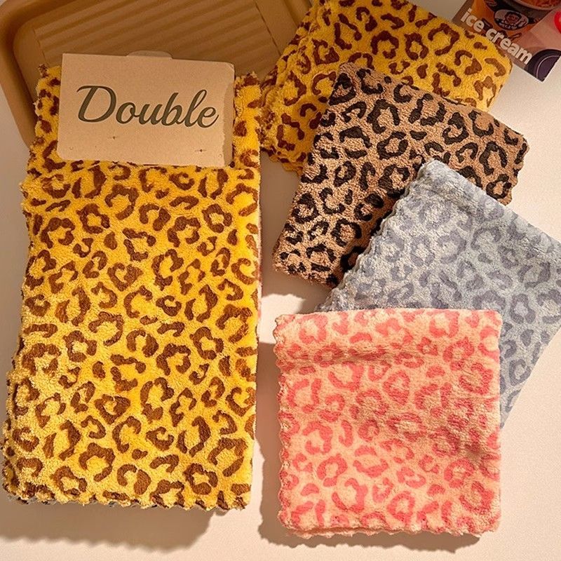 Retro Leopard Print Thickened Towel, Strong Absorbency And Quick-Dry, Soft Cleaning Cloth for Men And Women (Random Color)
