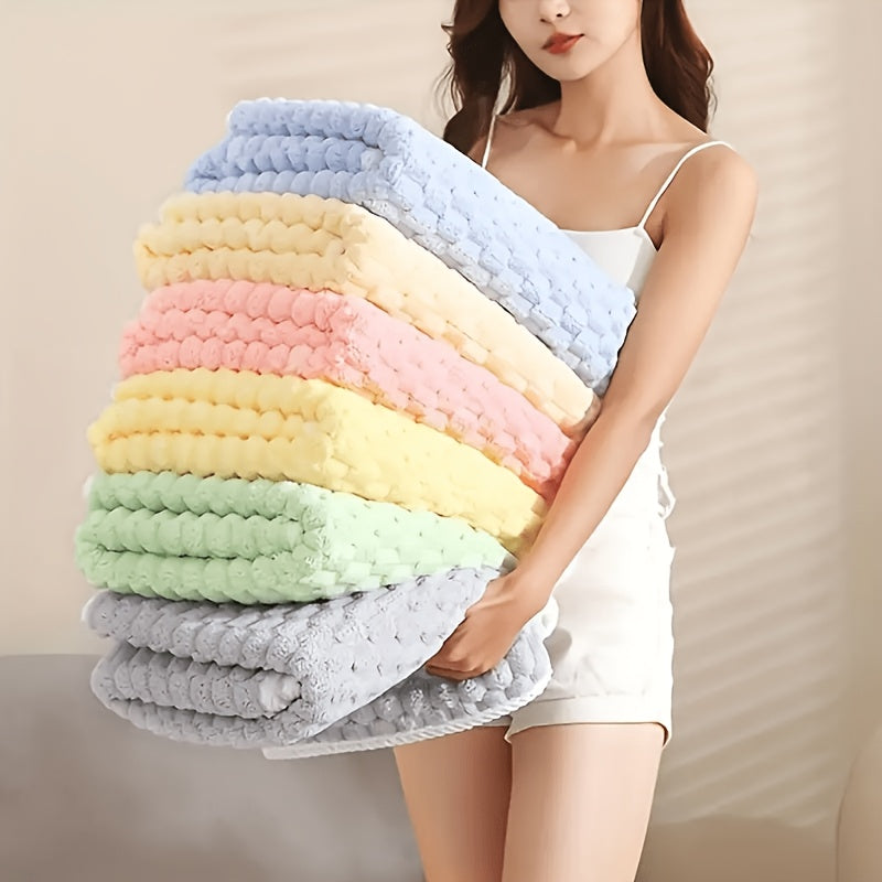 A Waffle Weave Bath Towel Made of Ultra-Absorbent Microfiber, Quick-Drying Textured Towel, Soft Spa And Gym Towel, Durable for Everyday Use, Making It an Ideal Christmas Gift