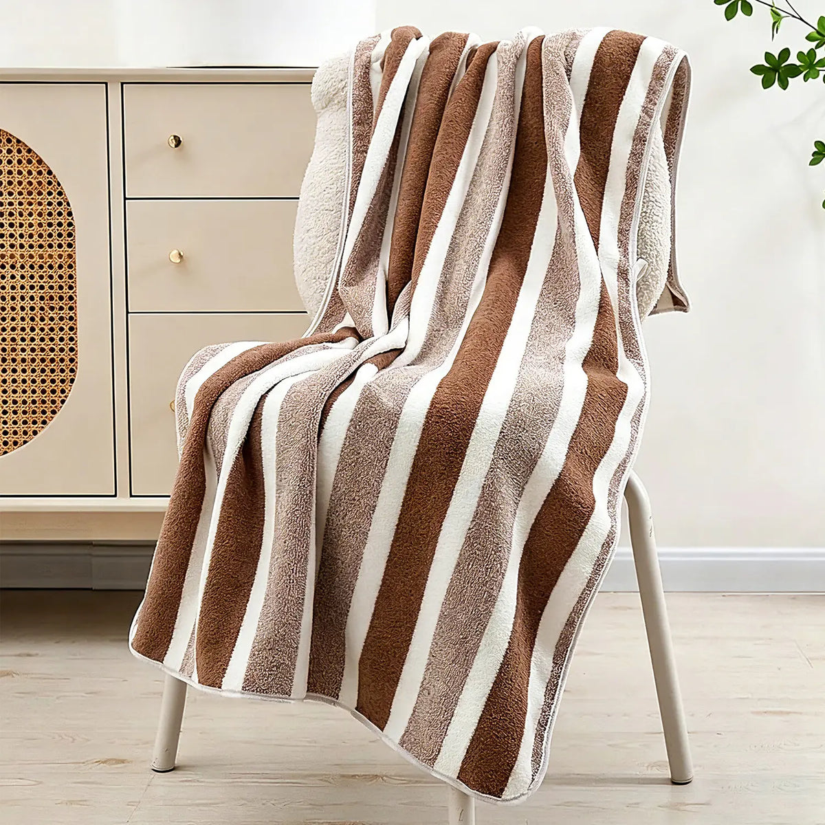 Striped Coral Fleece Bath Towel, Oversized 27.5*66.9 inches Ultra Soft Thickened Towels, Highly Absorbent Quick Dry Non-Shed with Hanging Loop,   Premium  Luxury Towels for Home Hotel Spa Bathroom Beach Premium