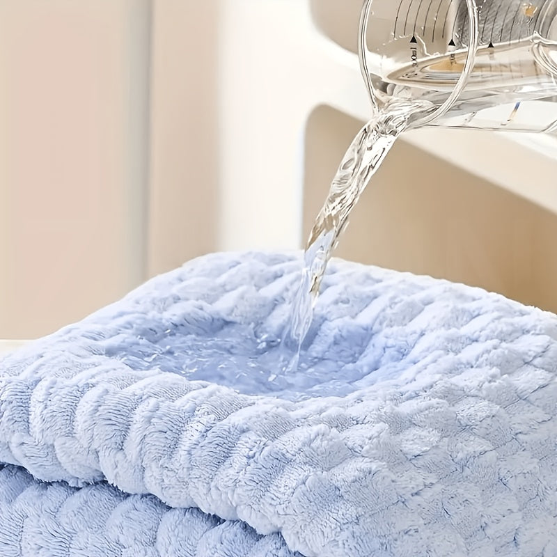 A Waffle Weave Bath Towel Made of Ultra-Absorbent Microfiber, Quick-Drying Textured Towel, Soft Spa And Gym Towel, Durable for Everyday Use, Making It an Ideal Christmas Gift